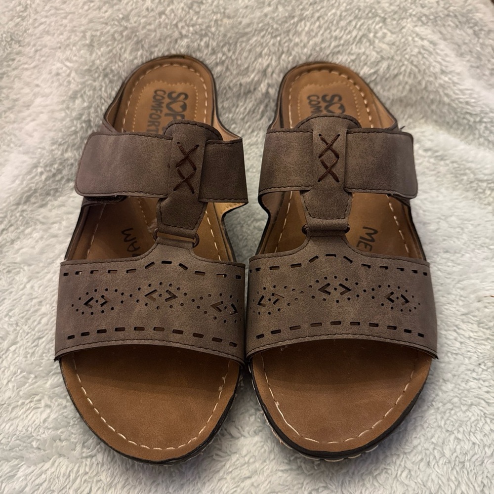 New Women’s Soft Comfort Adjustable Strap Sandles size 11